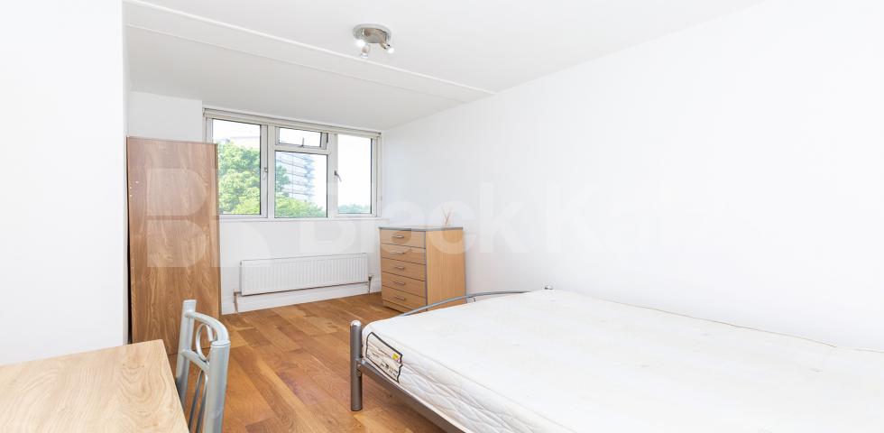 			NEWLY REFURBISHED 3/ 4 BED! , 4 Bedroom, 1 bath, 1 reception Flat			 ROWSTOCK GARDENS , CAMDEN